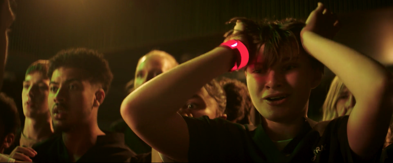 《最後生還者》貝拉·拉姆齊為AI配音　導演德里·希利托直擊當代最深命題：「當AI取代人類意志時，人類還剩下什麼？」